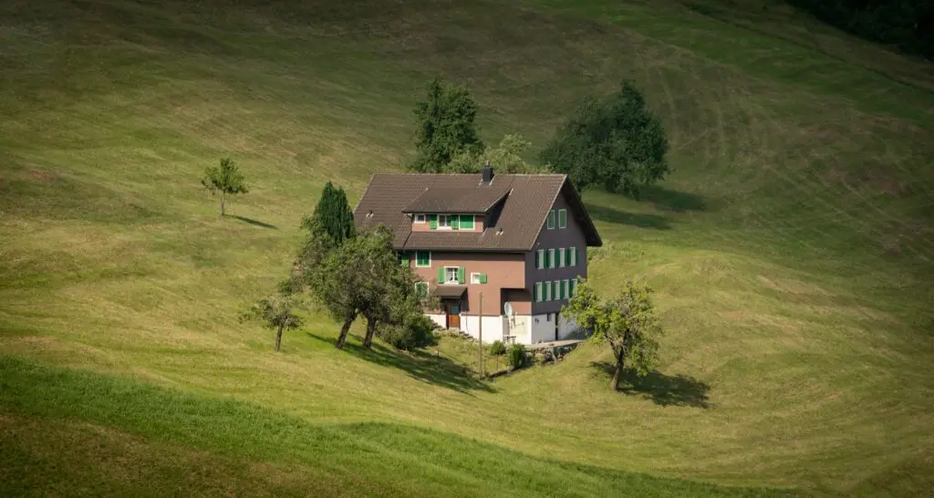 Einzelhaus auf grüner Wiese in der Schweiz – Objekt für Hausverkauf